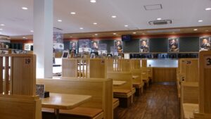 くら寿司店内